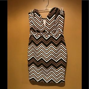 Windsor zig zag pattern strapless dress